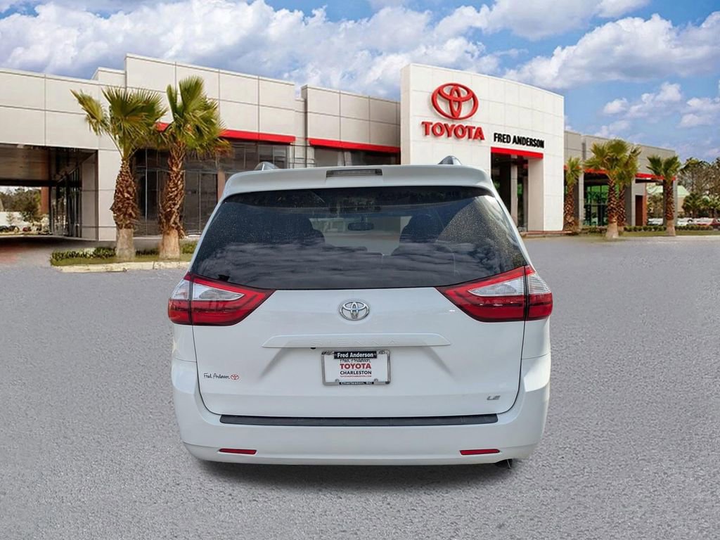 Used 2016 Toyota Sienna LE image 6
