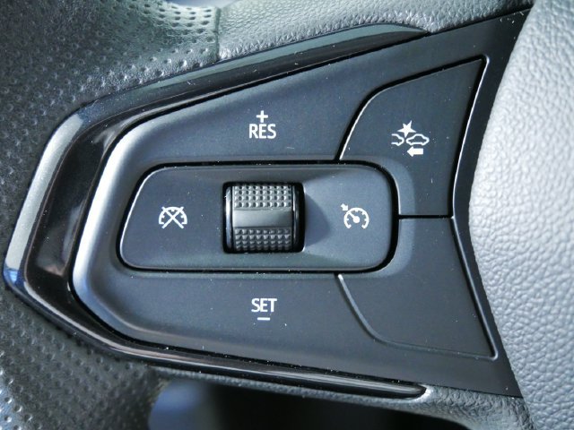 Used 2025 Chevrolet Trax LT FWD image 24