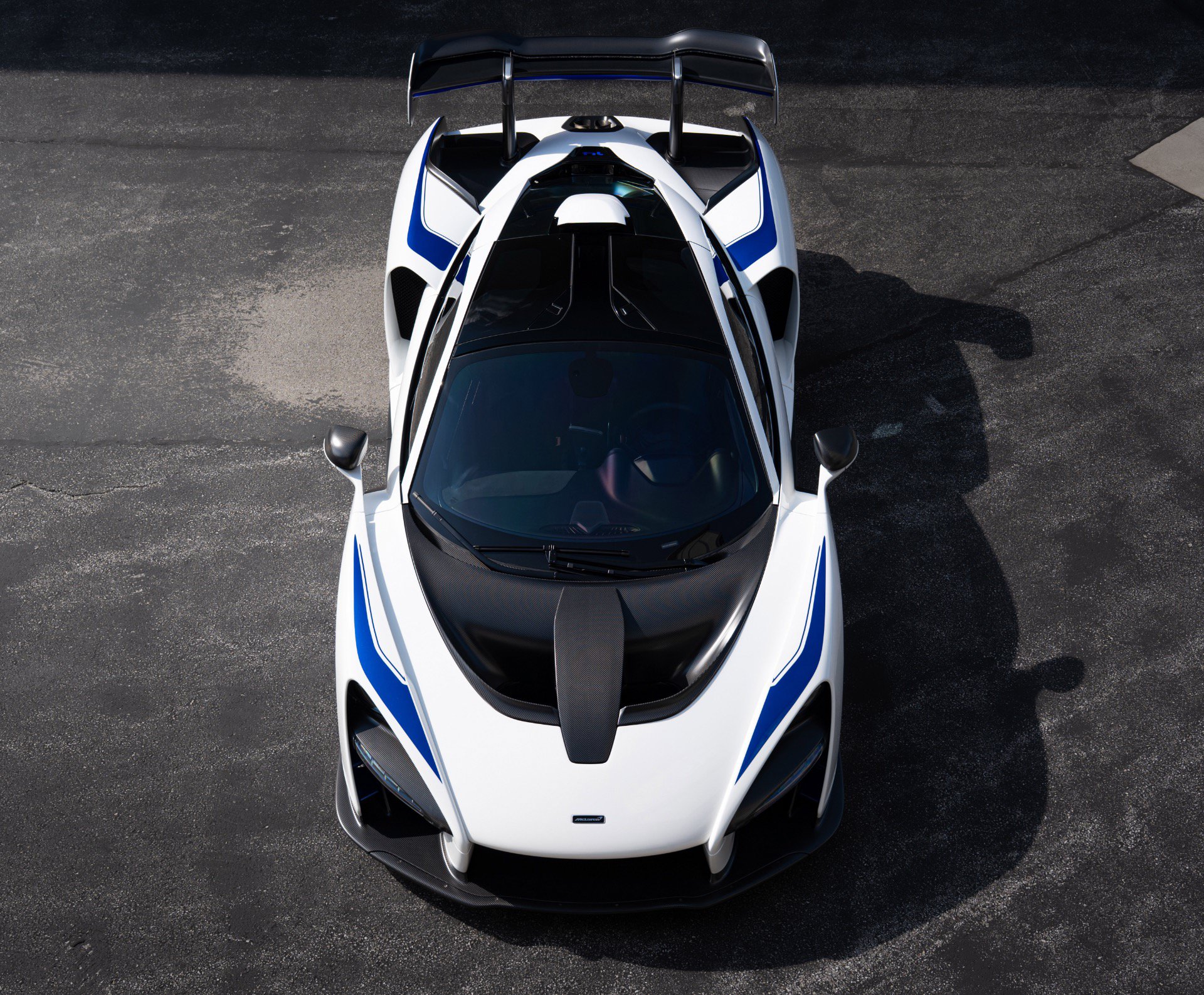 Used 2019 McLaren Senna RWD image 22
