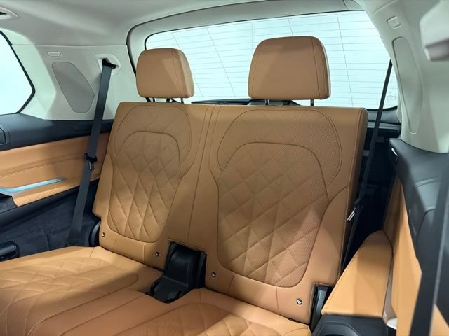 Used 2026 BMW X7 xDrive40i AWD/4WD image 18