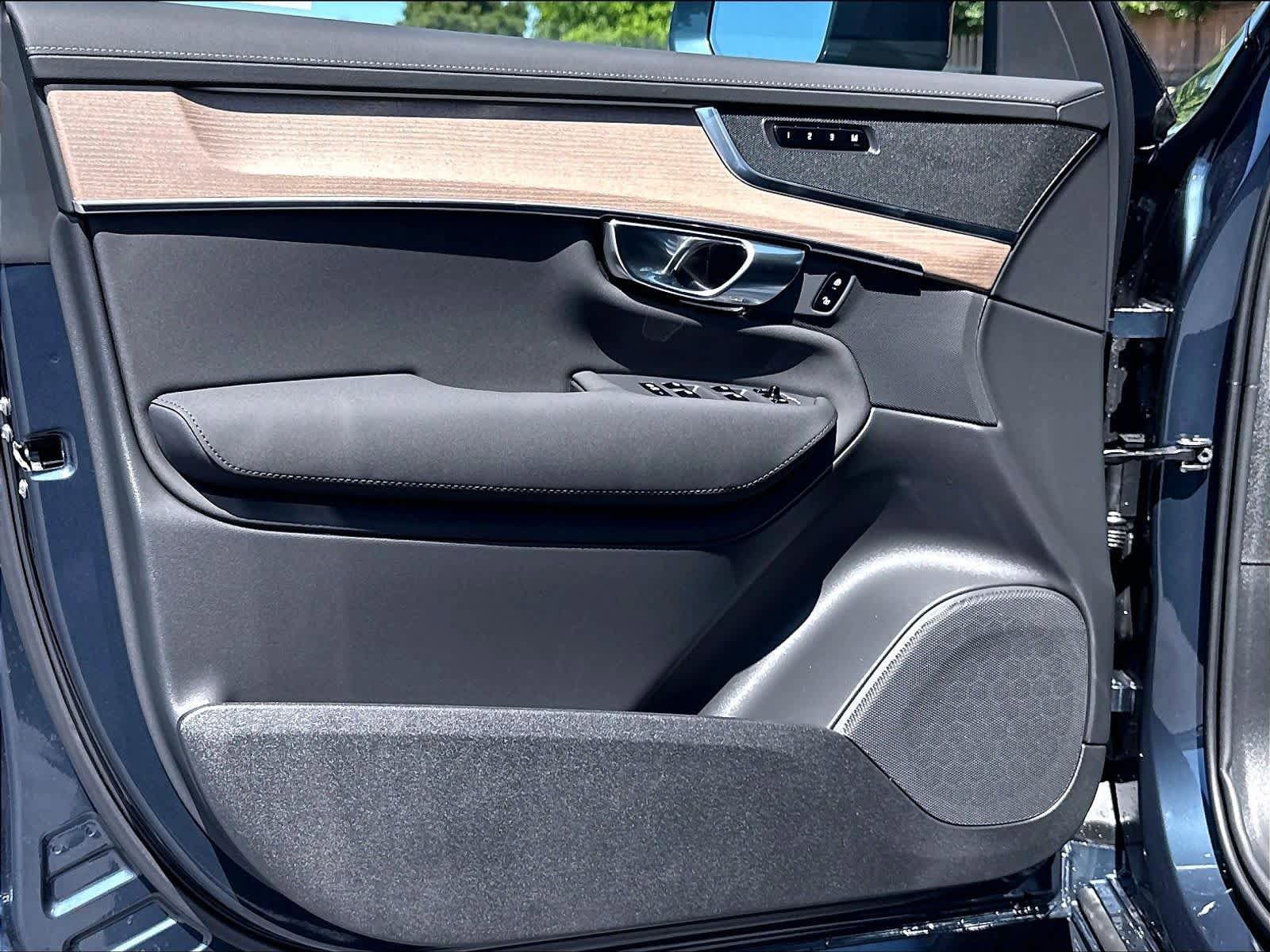 New 2026 Volvo XC90 T8 Plus w/ Protection Package AWD/4WD image 24