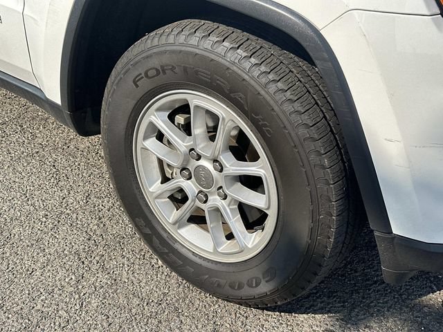 Used 2019 Jeep Grand Cherokee Laredo AWD/4WD image 8