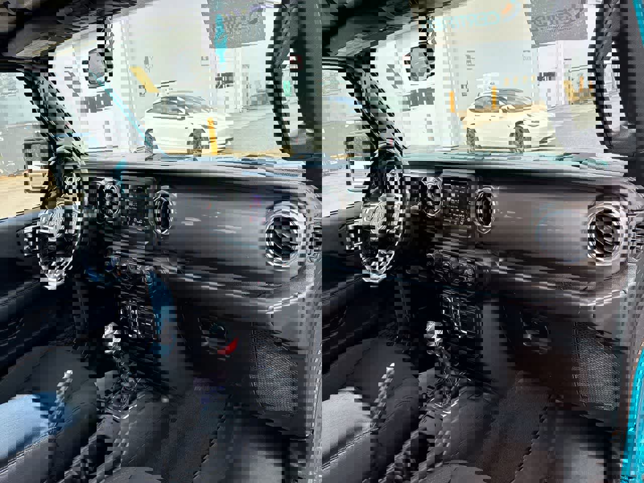 Used 2020 Jeep Wrangler Unlimited Sahara image 27