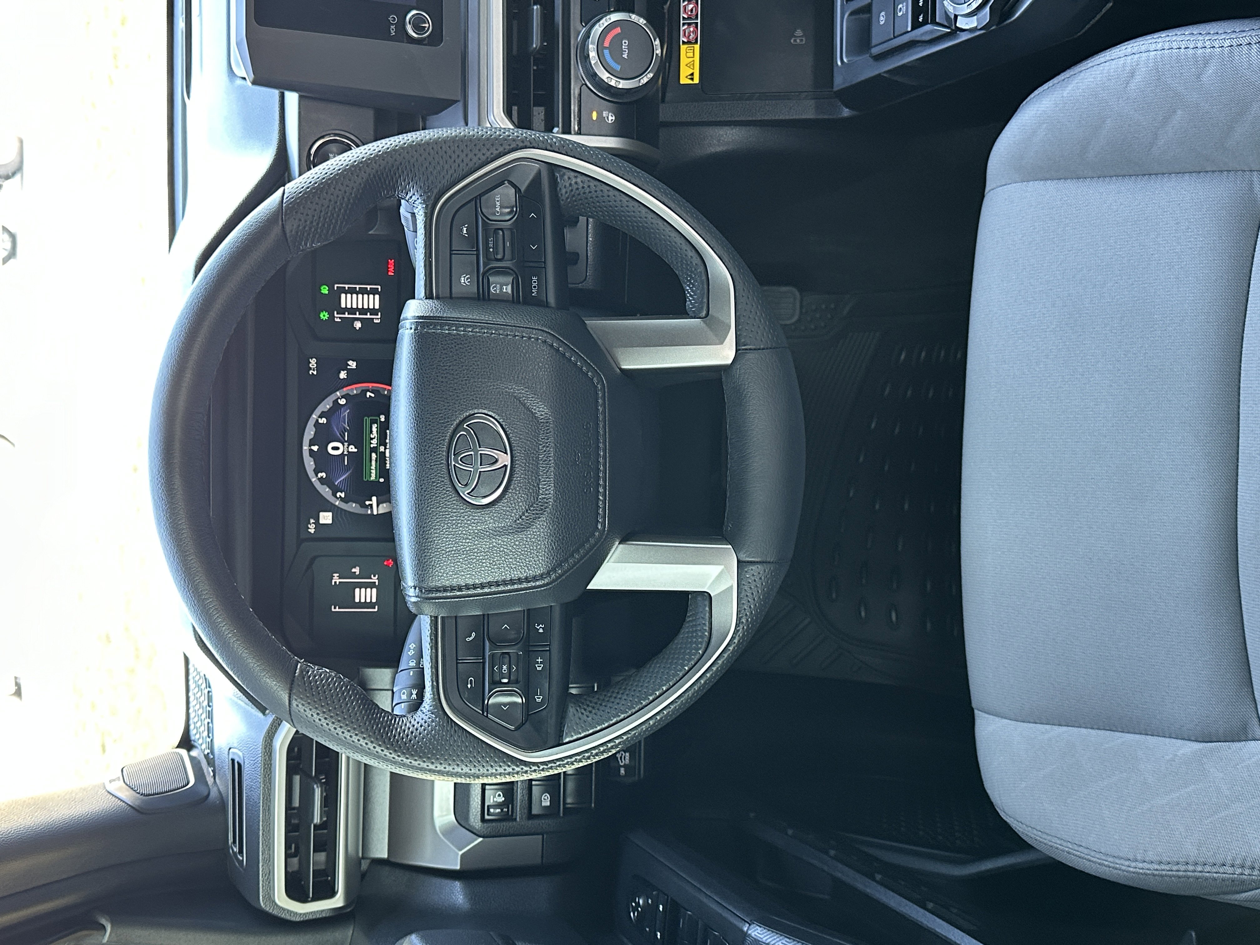 Used 2024 Toyota Tacoma SR5 AWD/4WD image 33