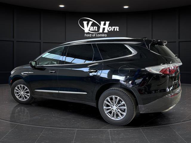 Used 2022 Buick Enclave Essence image 3