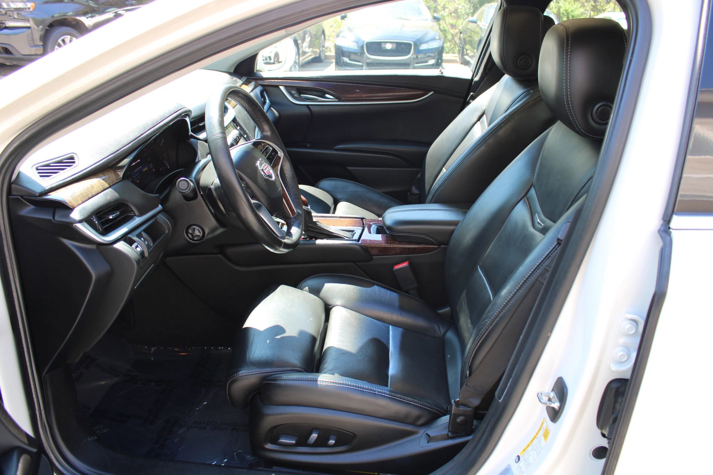 Used 2013 Cadillac XTS Luxury image 21