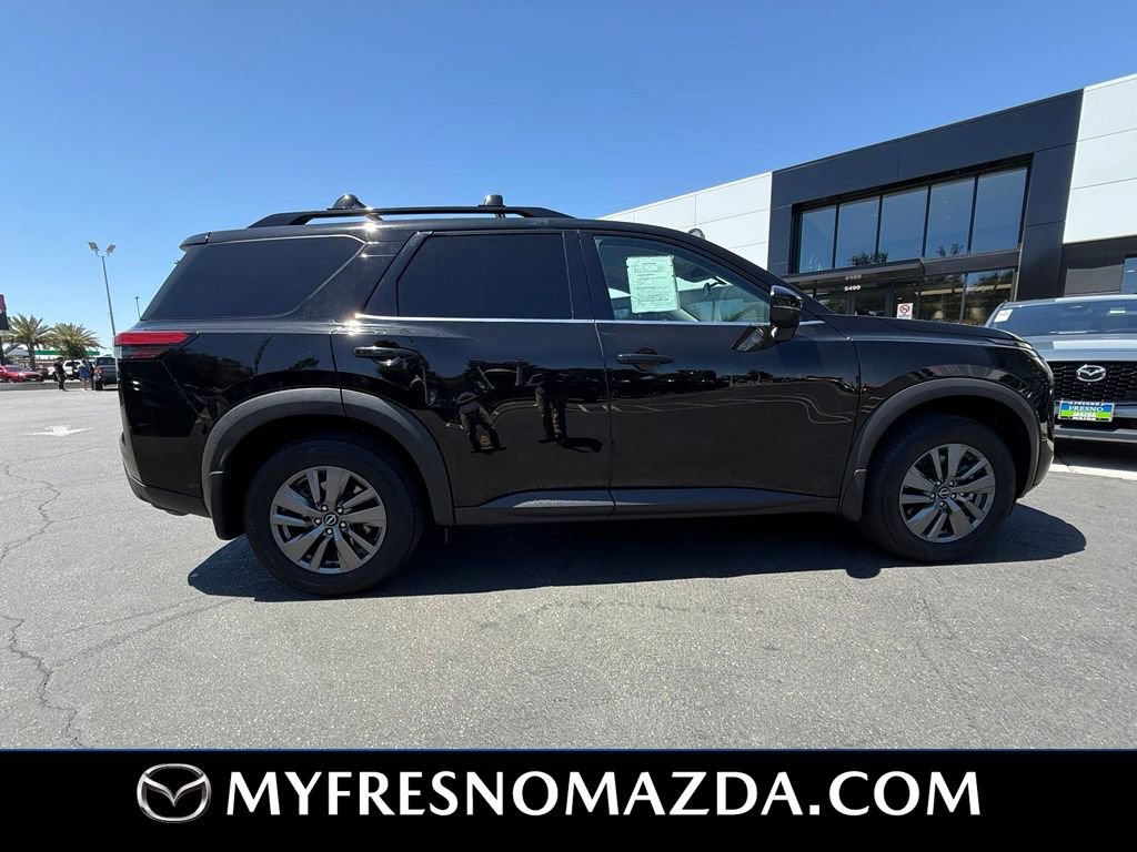 Used 2022 Nissan Pathfinder SV FWD image 14