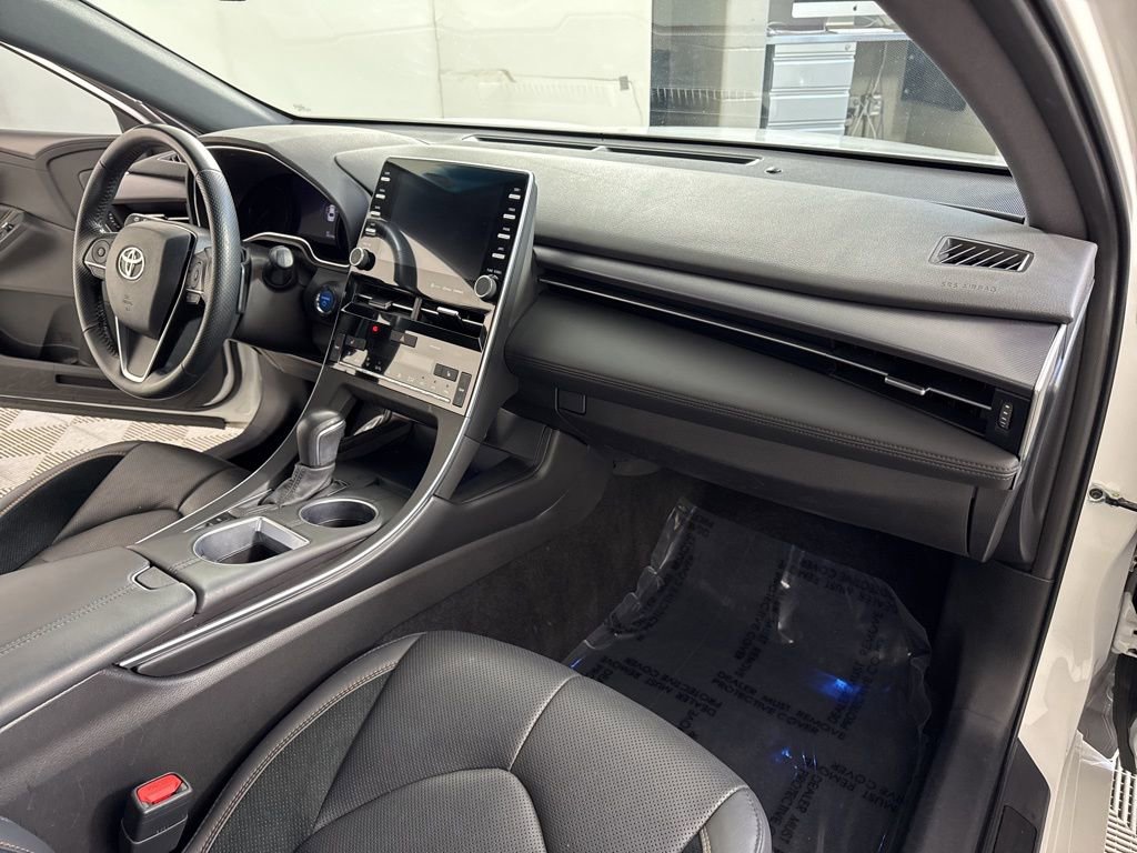Used 2022 Toyota Avalon XSE FWD image 19