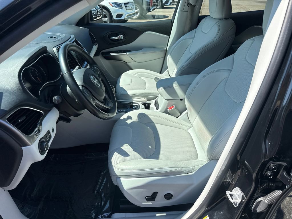 Used 2020 Jeep Cherokee Limited image 9