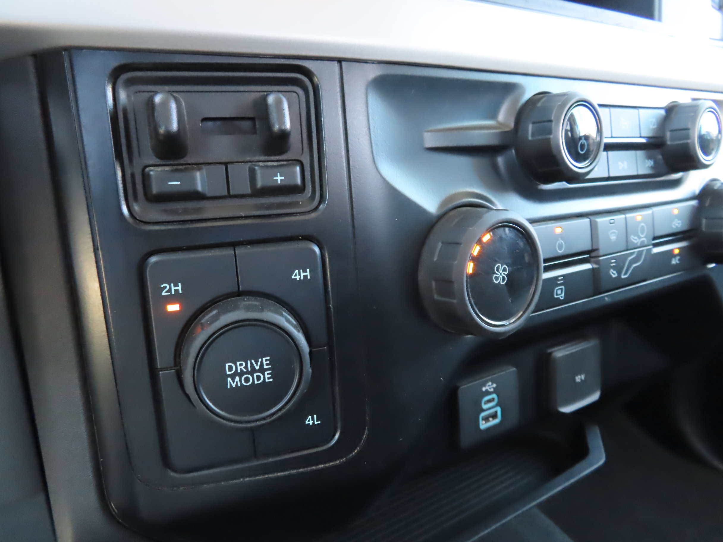 Used 2024 Ford F250 XLT image 23