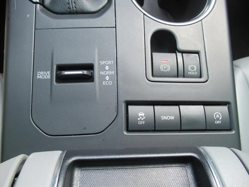 Used 2022 Toyota Highlander XLE FWD image 25
