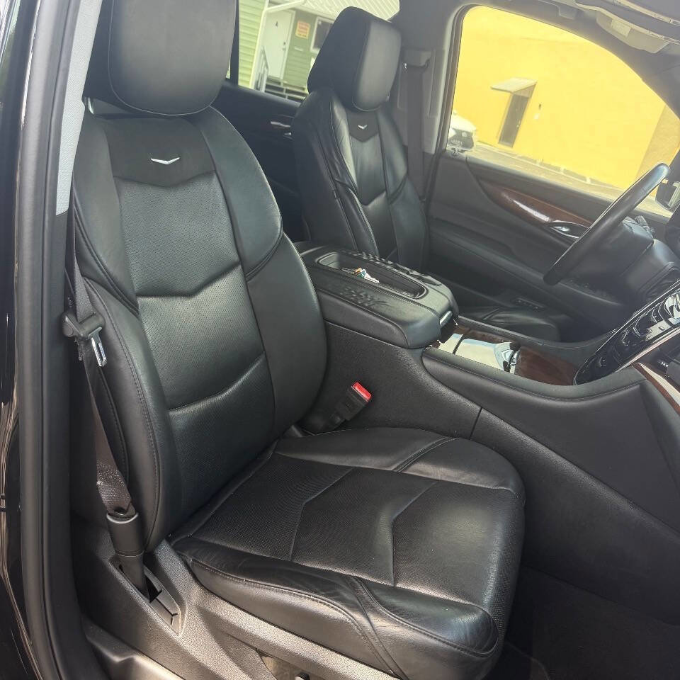 Used 2017 Cadillac Escalade Luxury RWD image 9