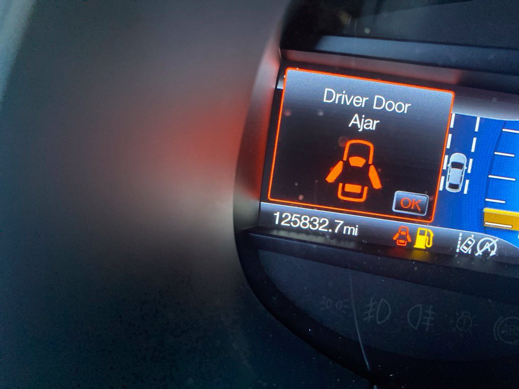 Used 2020 Ford Edge ST-Line w/ Cold Weather Package AWD/4WD image 2