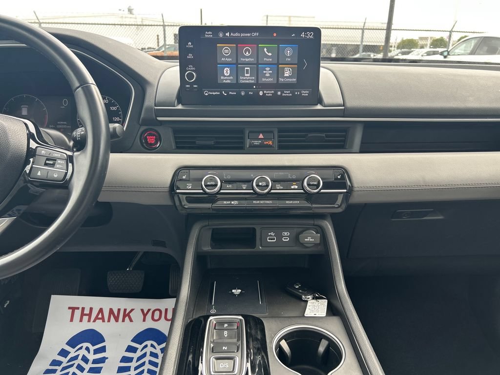Certified 2024 Honda Pilot Touring image 17