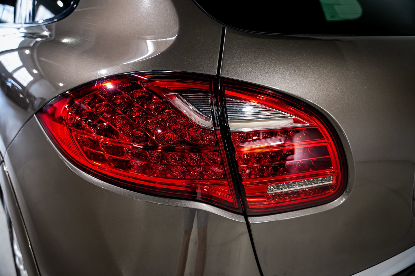 Used 2013 Porsche Cayenne Turbo AWD/4WD image 43