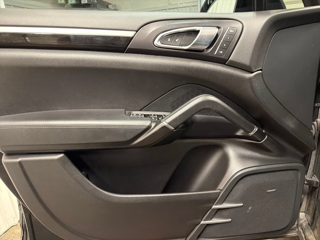 Used 2018 Porsche Cayenne Platinum Edition AWD/4WD image 30