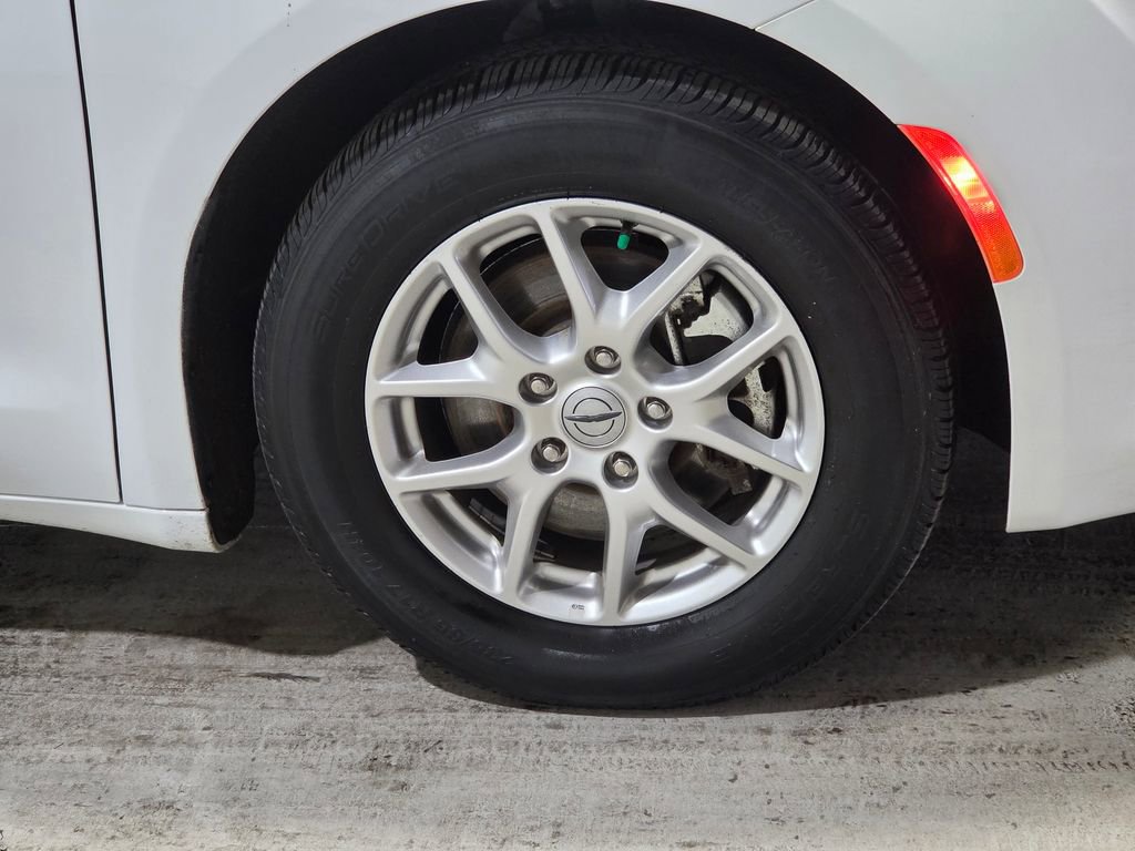 Certified 2023 Chrysler Voyager LX image 14