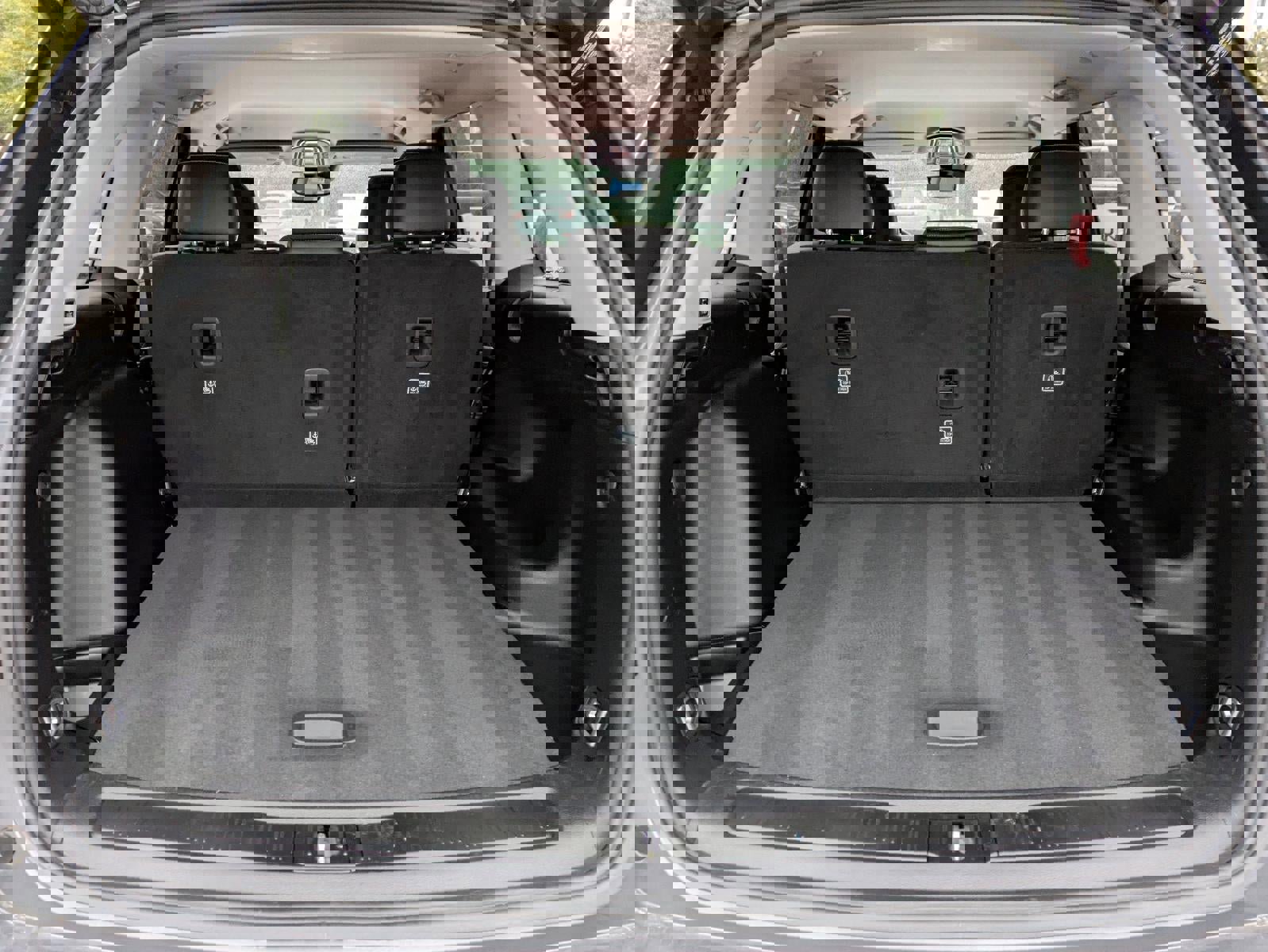 Used 2023 Jeep Grand Cherokee Limited image 13