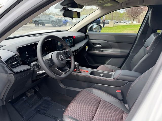 New 2026 Nissan Kicks SR AWD/4WD image 17