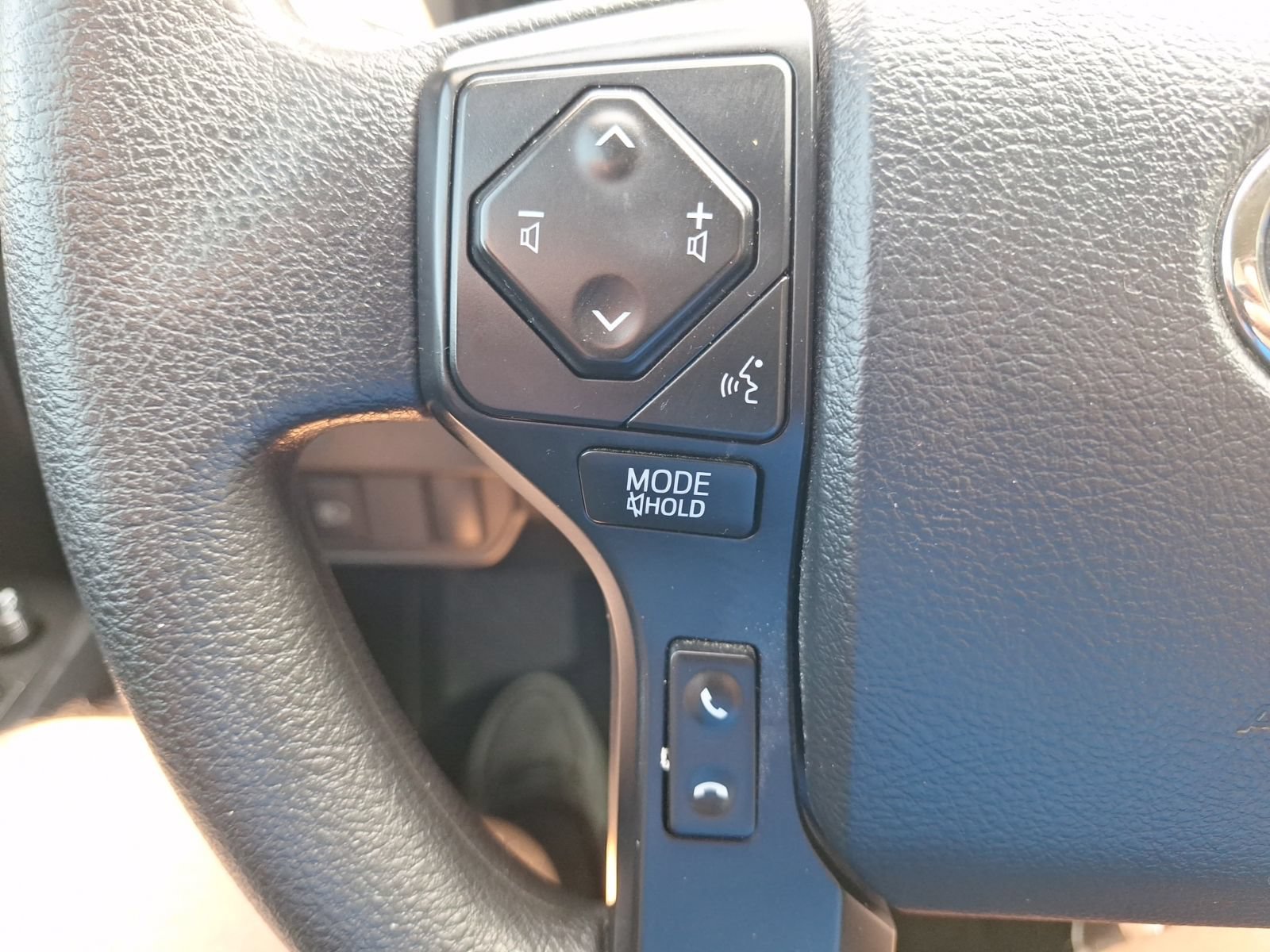 Used 2020 Toyota Tacoma SR w/ SR Convenience Package RWD image 18