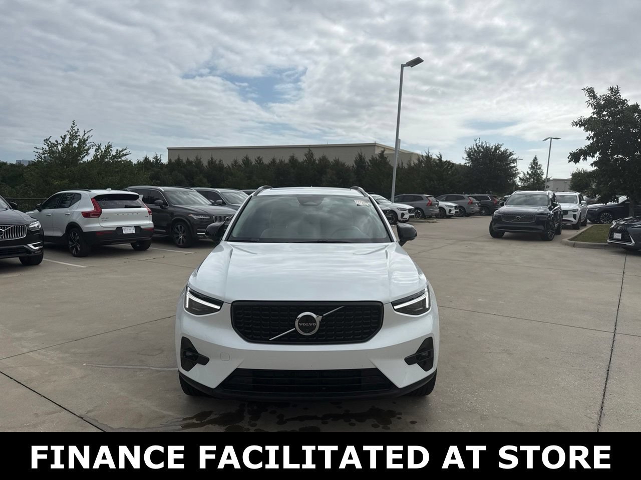 Certified 2026 Volvo XC40 B5 Plus AWD/4WD image 2