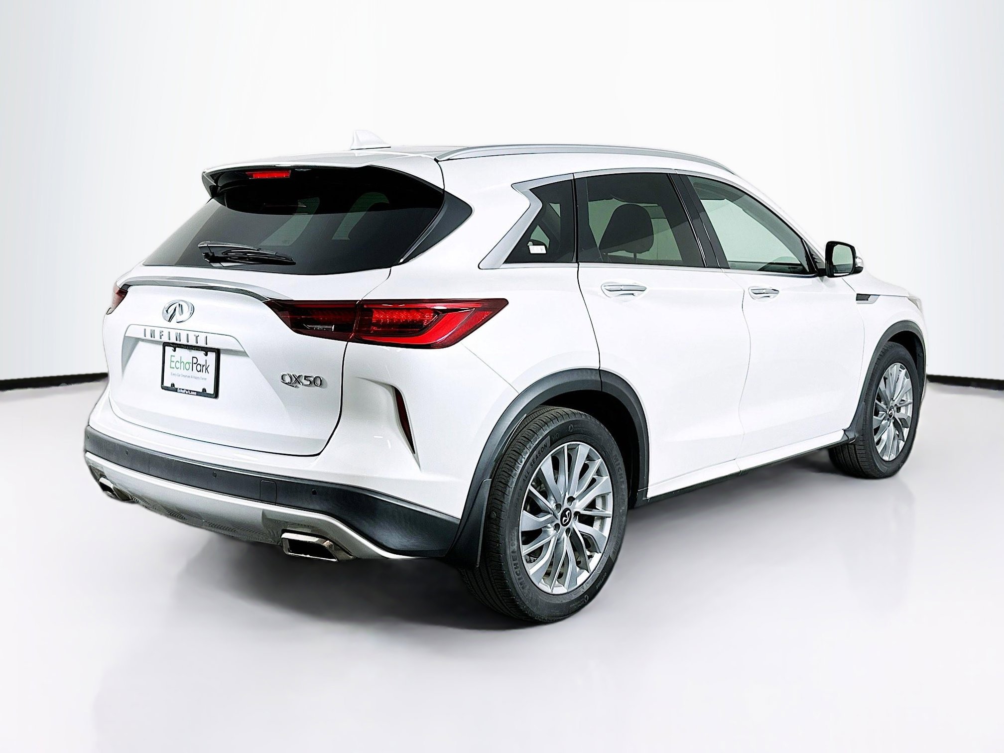 Used 2023 INFINITI QX50 Luxe FWD image 9