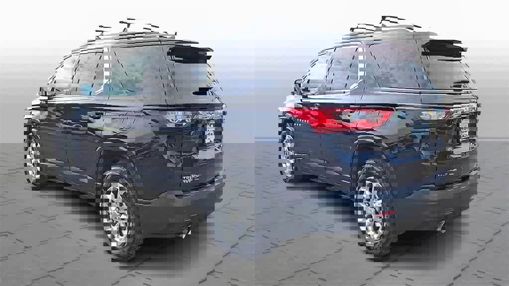 Used 2020 Chevrolet Traverse LT w/ Driver Confidence II Package image 6