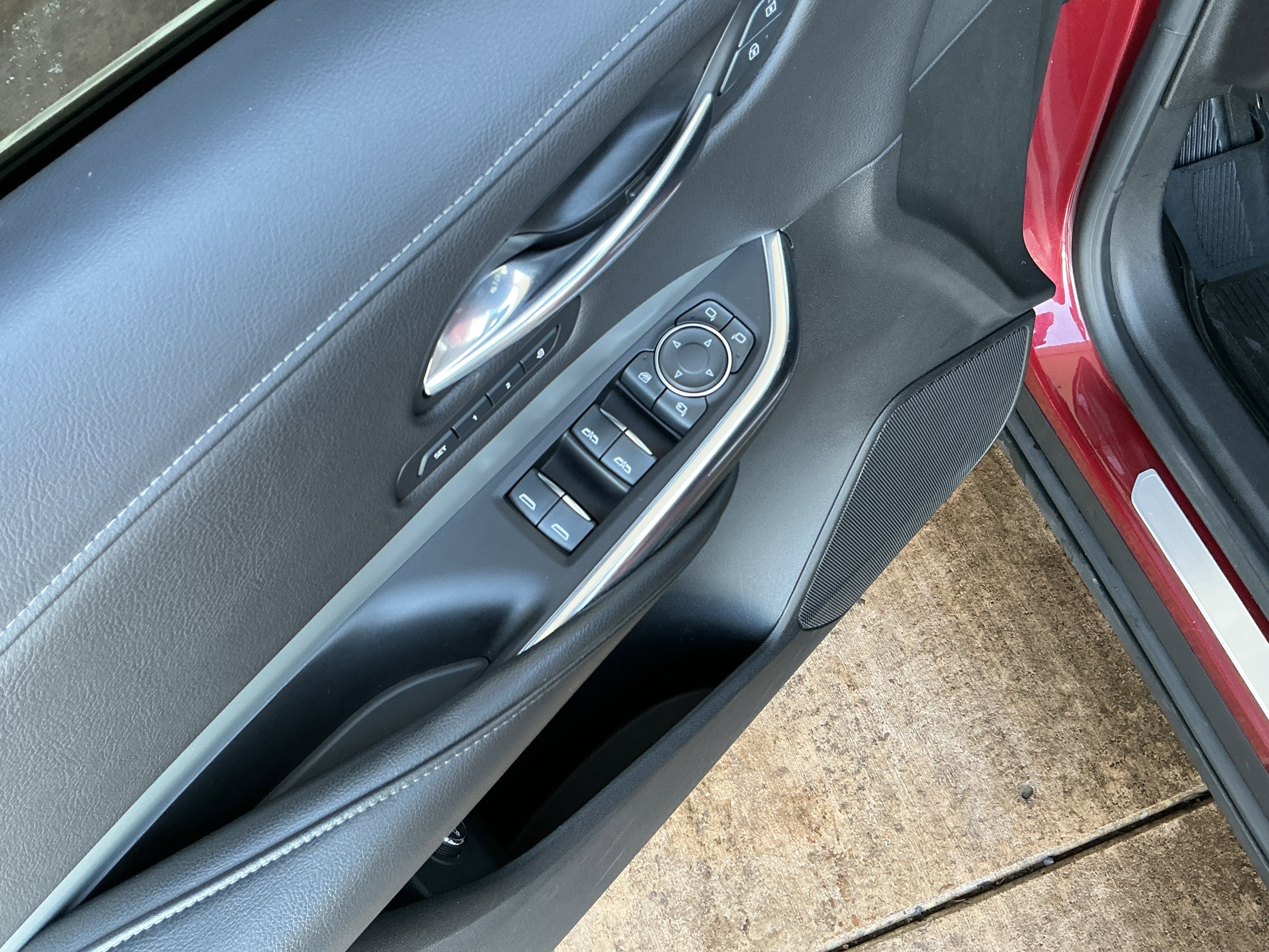 Used 2019 Cadillac XT4 Premium Luxury w/ Cold Weather Package image 15