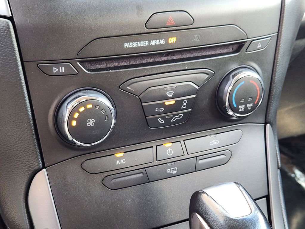 Used 2018 Ford Edge SE image 9