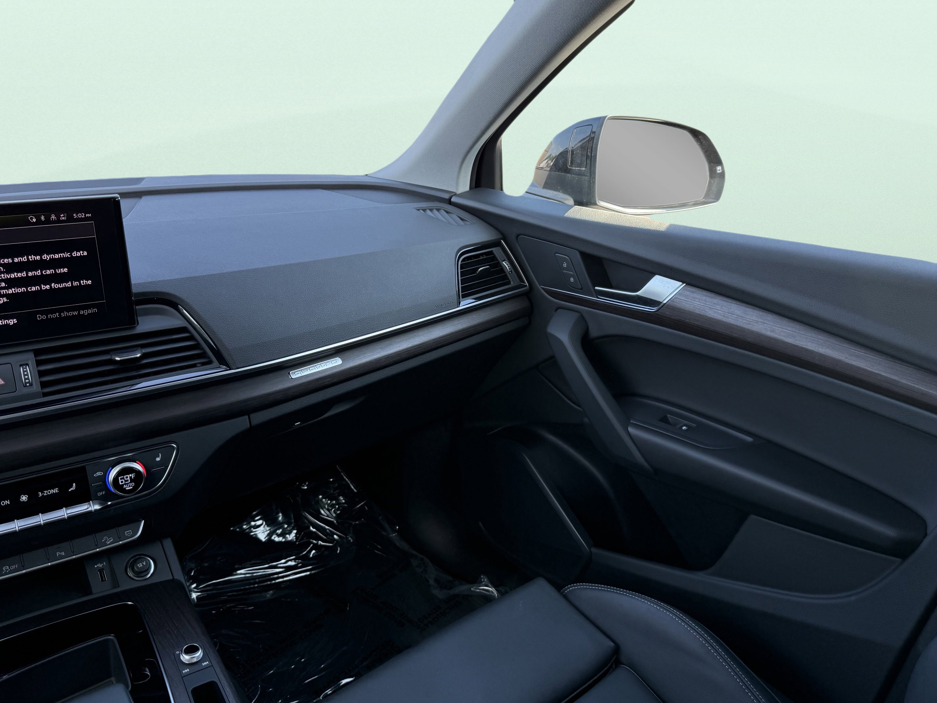 Used 2024 Audi Q5 e Premium w/ Convenience Package image 59