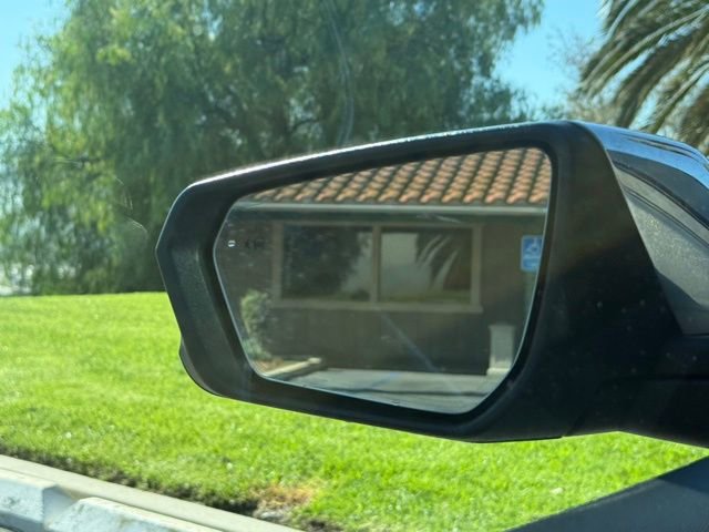 Used 2018 Chevrolet Equinox Premier image 17