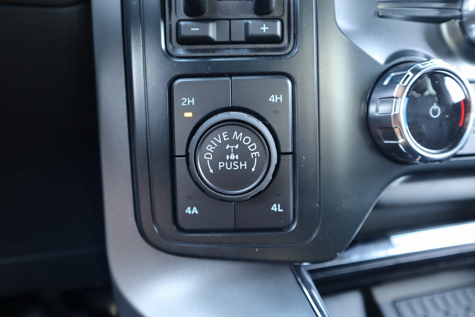 New 2025 Ford F150 Lariat w/ Equipment Group 502A High AWD/4WD image 9