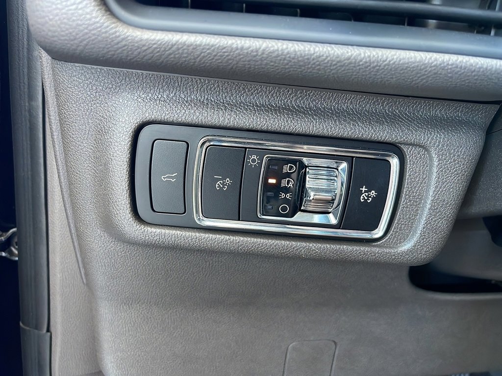 Used 2023 Lincoln Corsair Reserve image 55