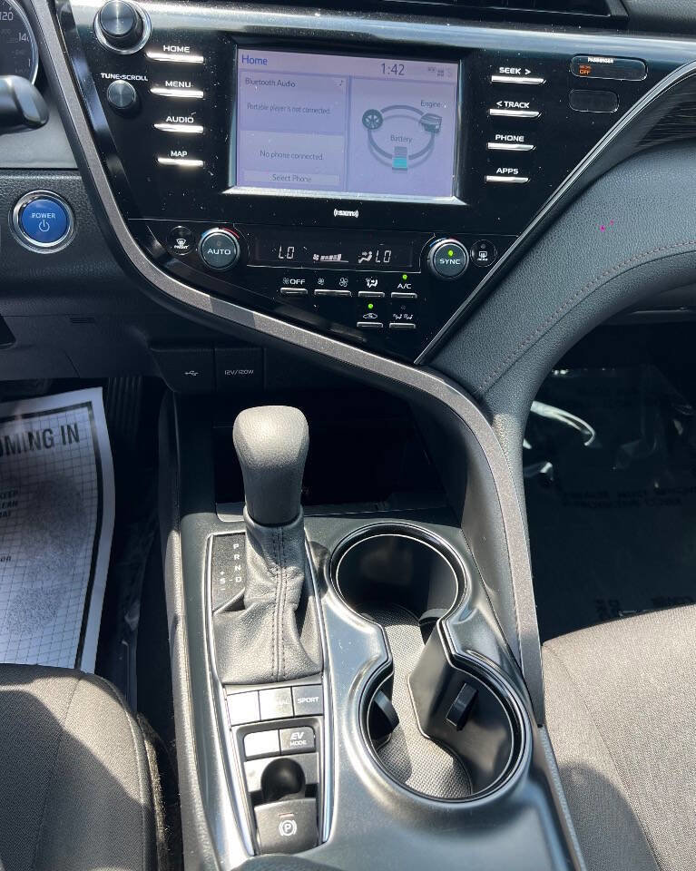 Used 2020 Toyota Camry LE image 16