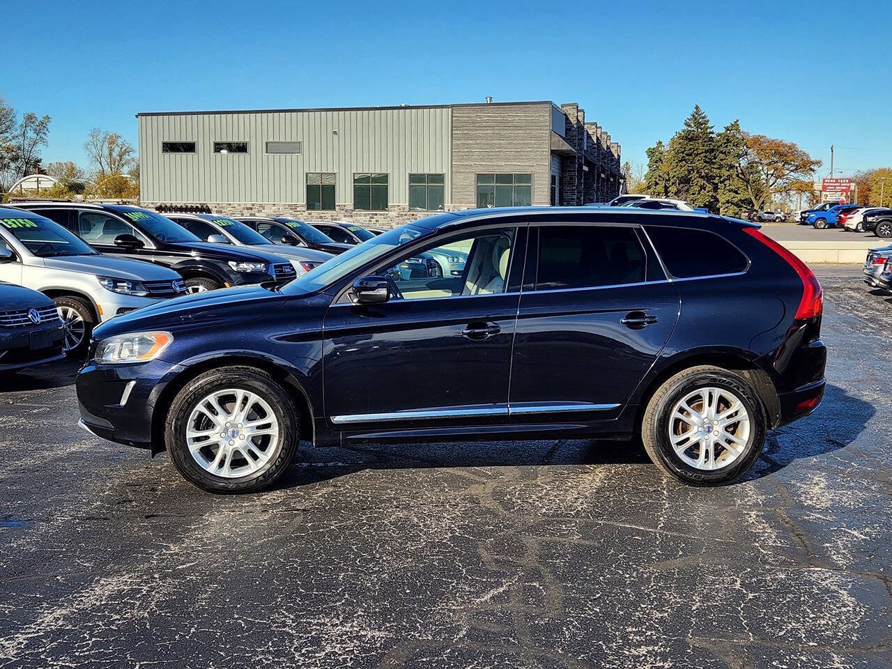 Used 2016 Volvo XC60 T5 Premier w/ Proximity Package image 2