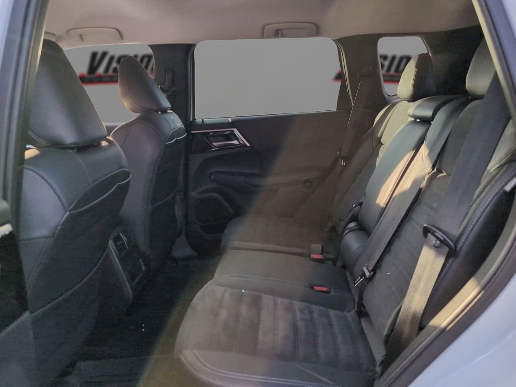 Used 2023 Mitsubishi Outlander SE image 10
