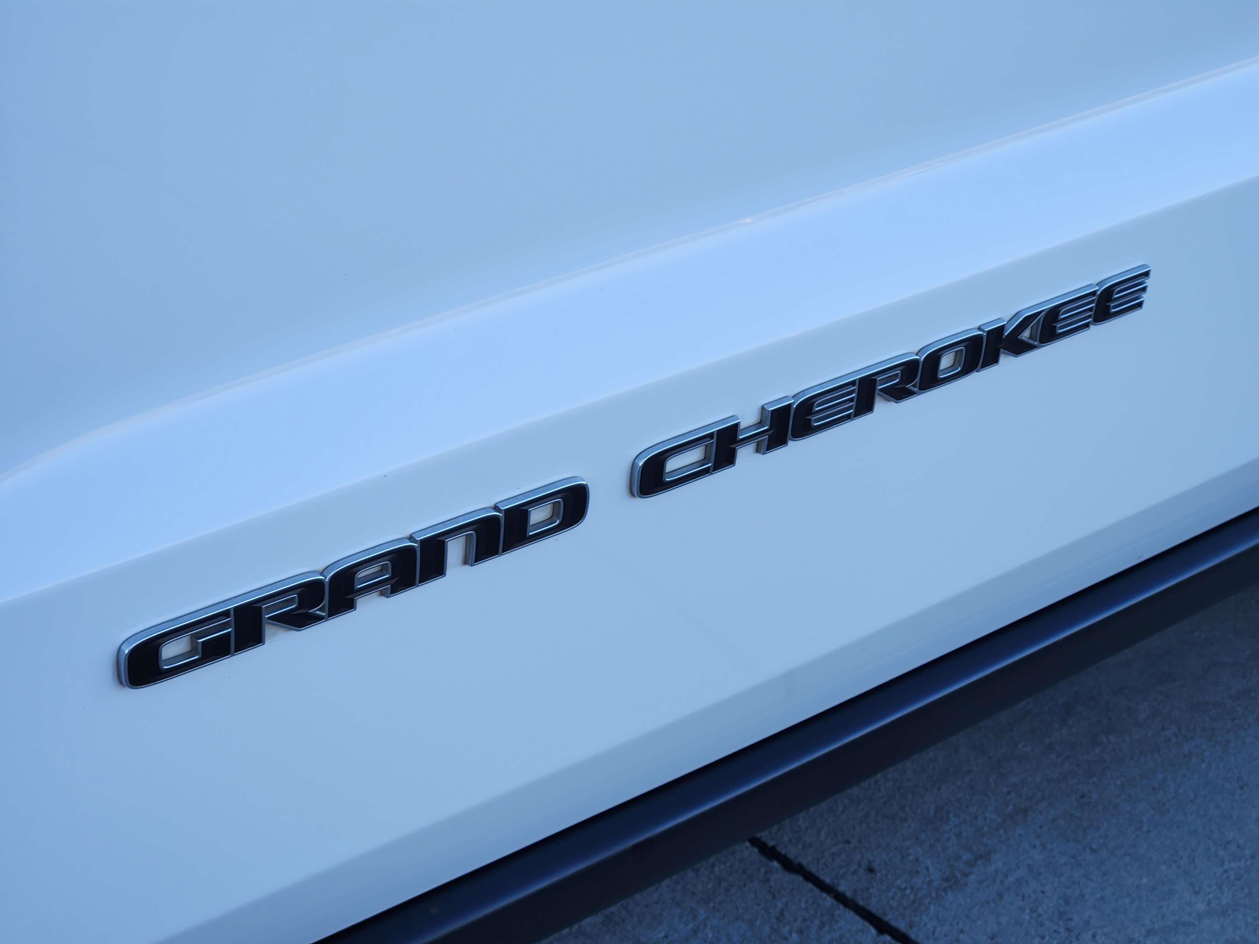 Used 2020 Jeep Grand Cherokee Limited image 12