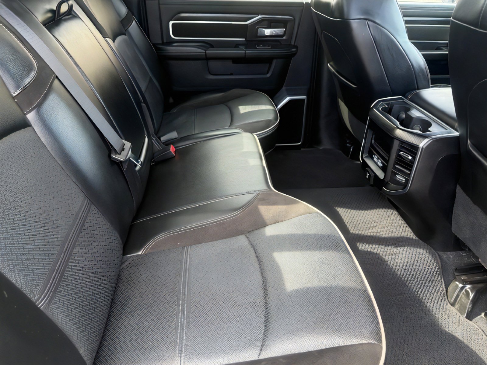 Used 2024 RAM 2500 Laramie w/ Sport Appearance Package image 13