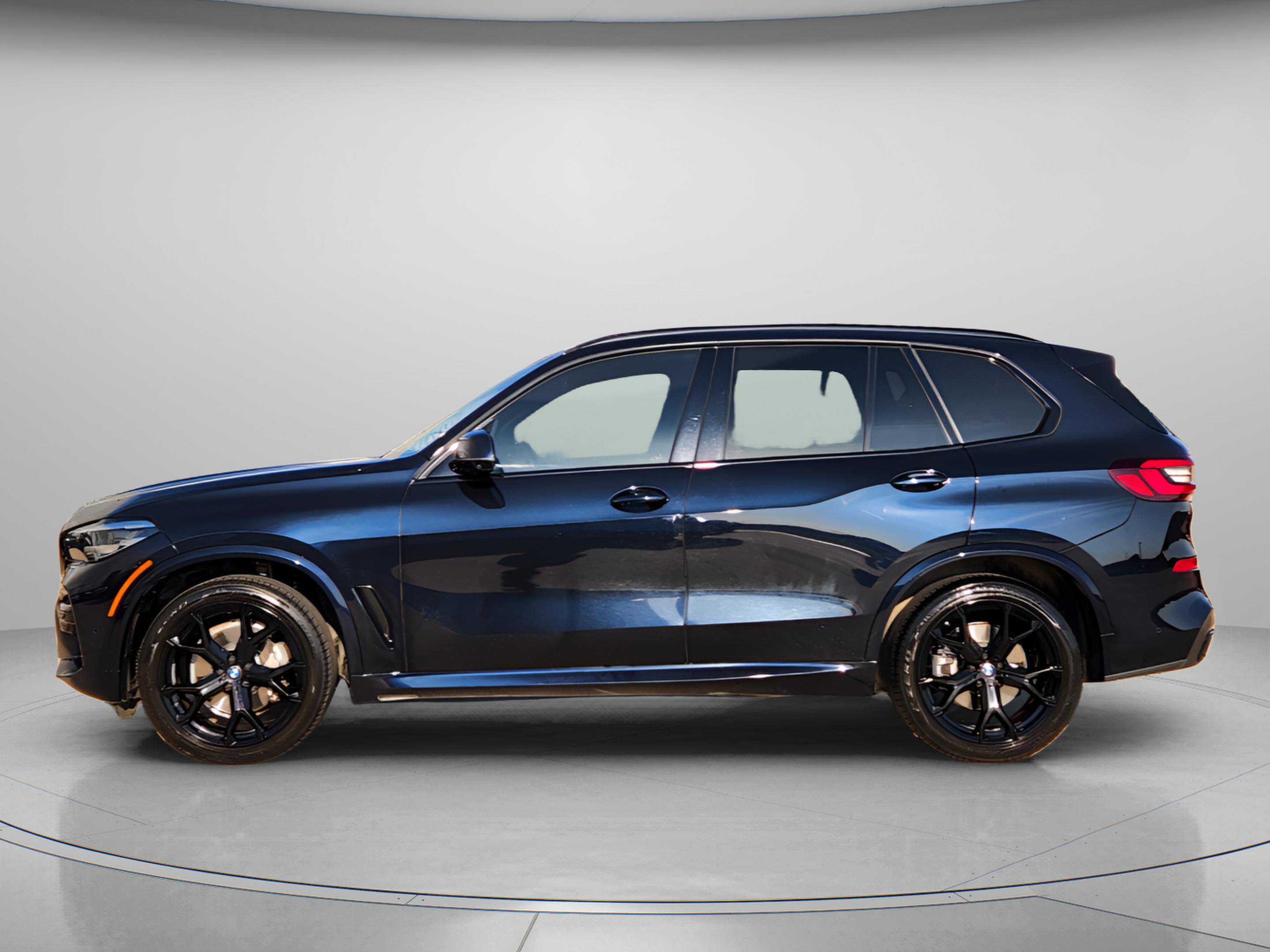 Used 2022 BMW X5 xDrive40i w/ M Sport Package AWD/4WD image 2