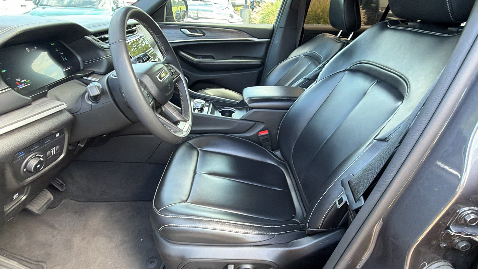 Used 2024 Jeep Grand Cherokee Limited 4xe AWD/4WD image 16