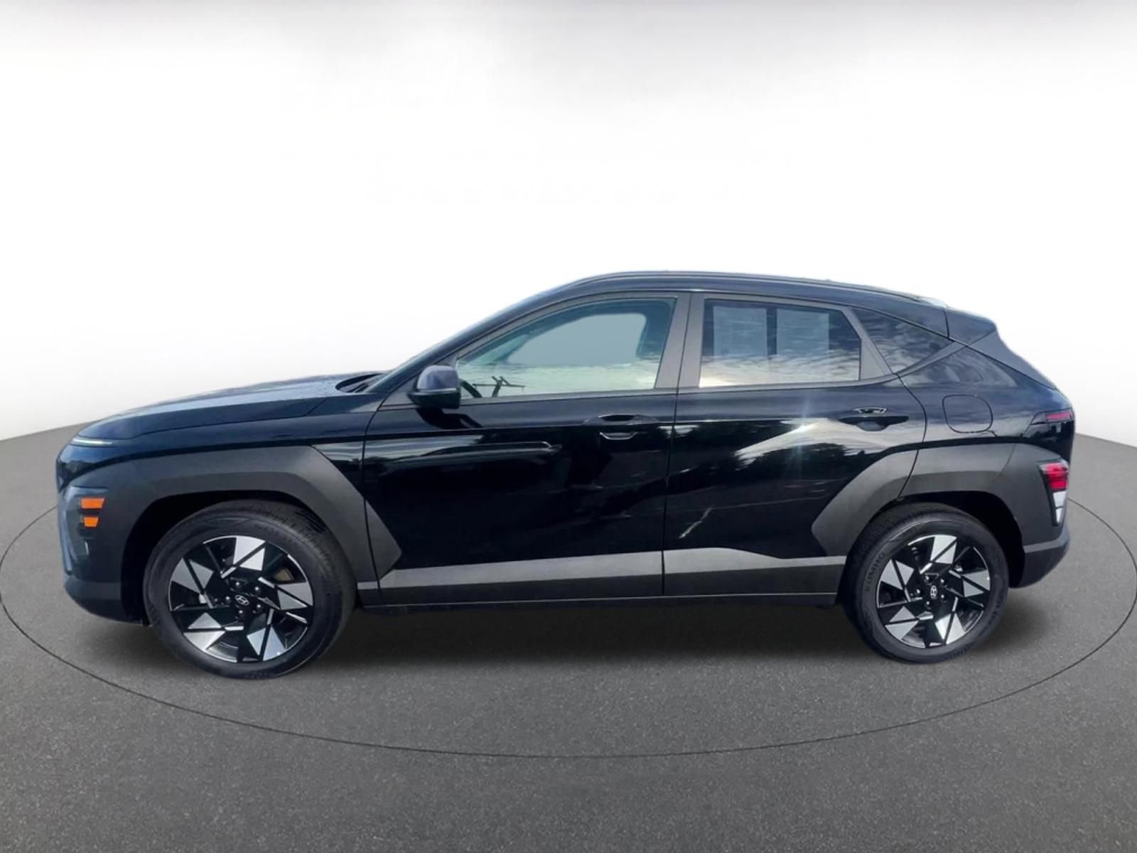 Used 2025 Hyundai Kona SEL image 9
