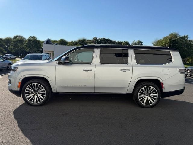 Used 2024 Jeep Grand Wagoneer L Series III AWD/4WD image 10