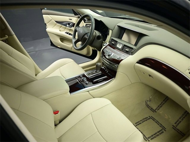 Used 2017 INFINITI Q70 3.7 image 35