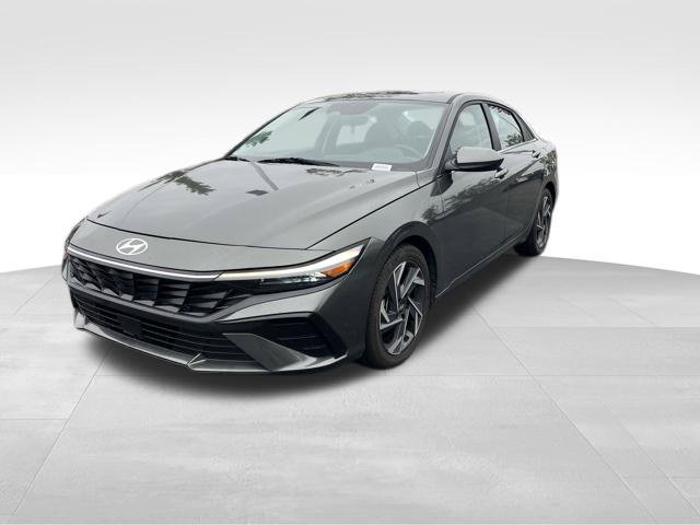 Used 2025 Hyundai Elantra SEL FWD image 3