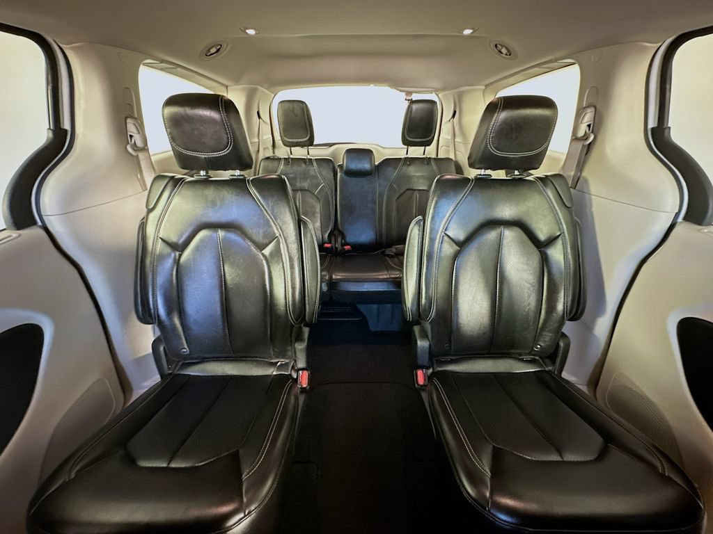 Used 2023 Chrysler Pacifica Touring-L FWD image 13