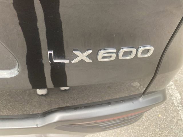Used 2022 Lexus LX 600 4WD w/ Premium Package image 5