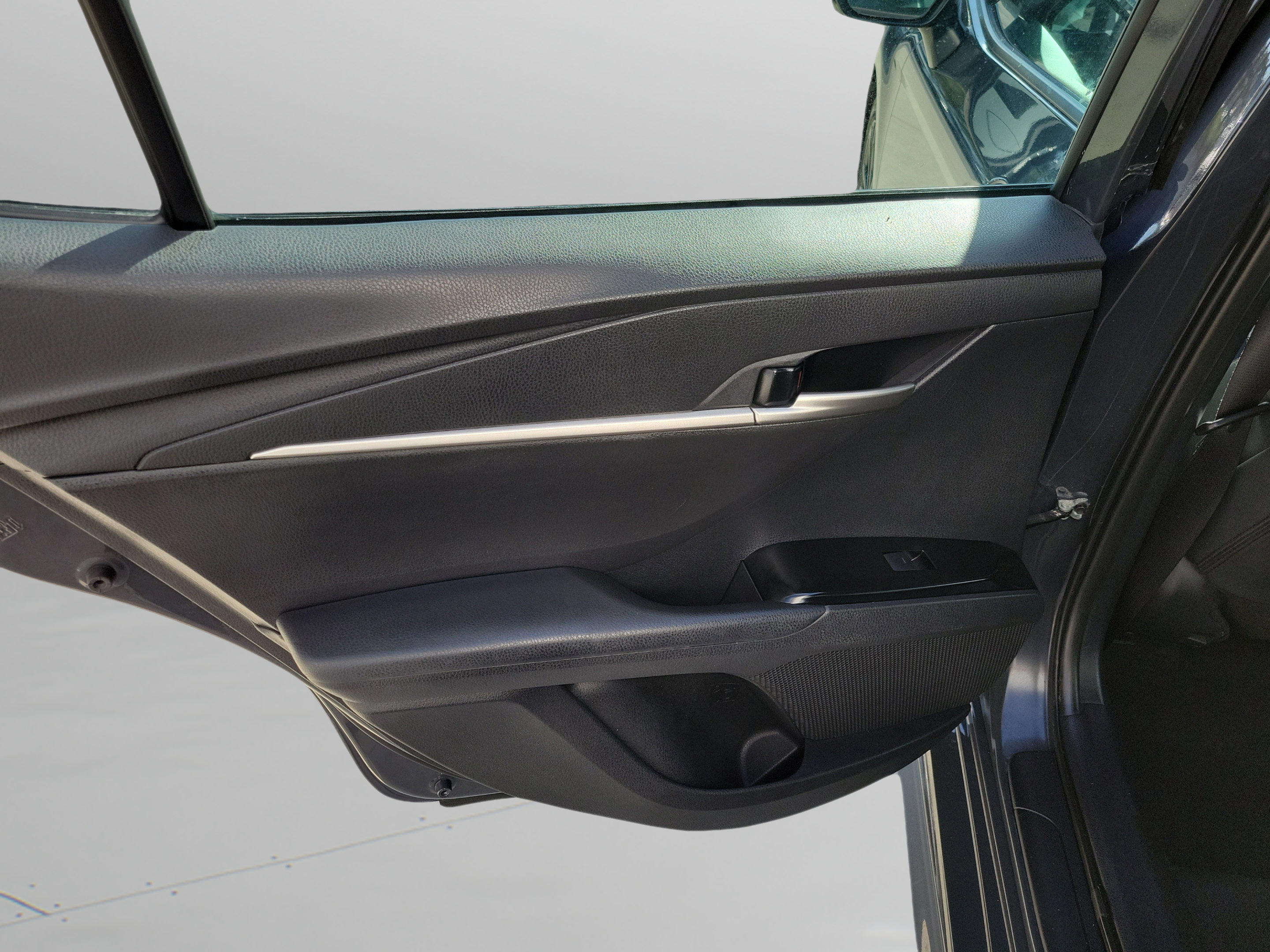 Used 2025 Toyota Camry SE FWD image 14
