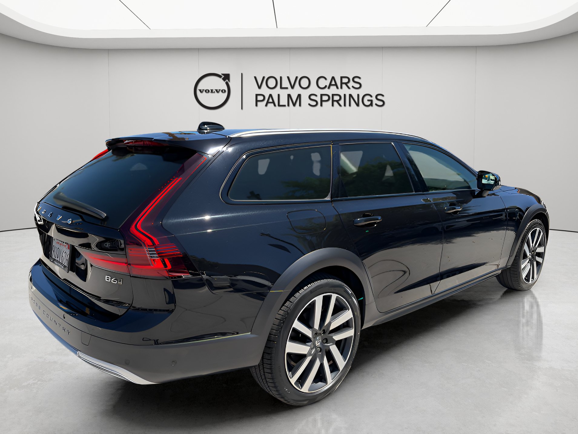 Used 2025 Volvo V90 B6 Cross Country Plus AWD/4WD image 6