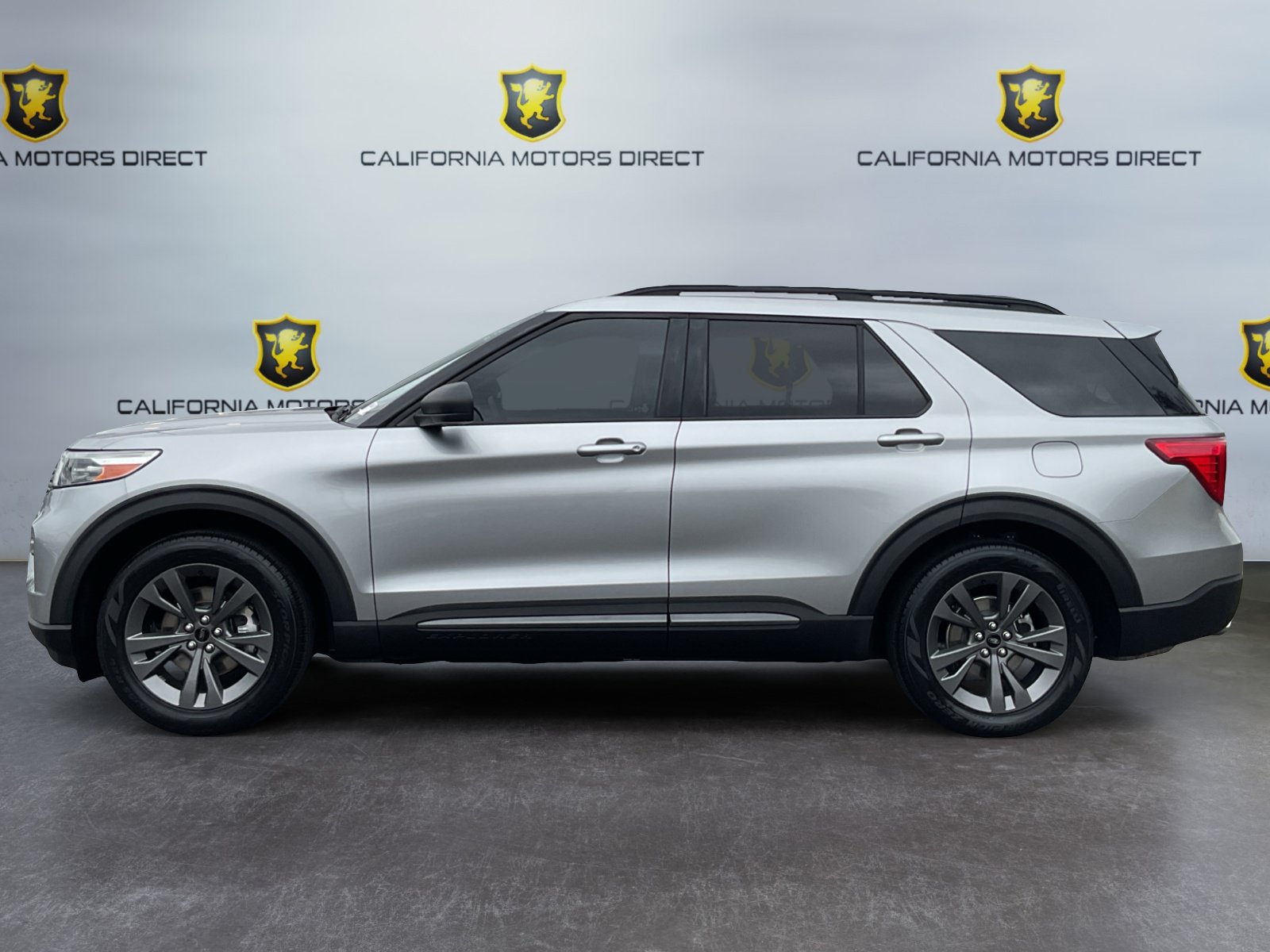 Used 2021 Ford Explorer XLT w/ Equipment Group 202A RWD image 8