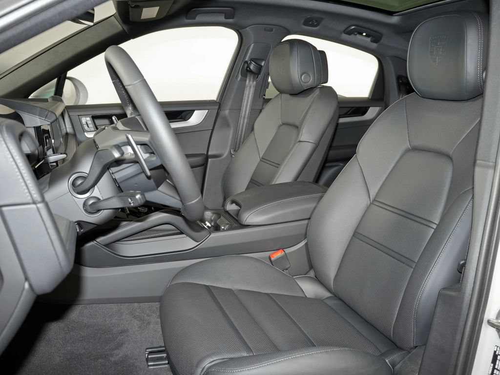 New 2026 Porsche Cayenne Coupe AWD/4WD image 5